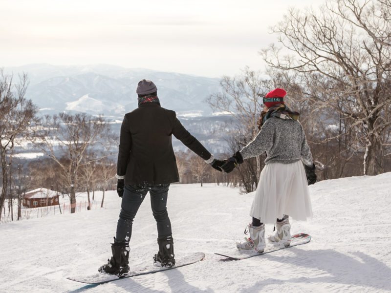 Chloe and Hongyi snowboarding on their pre wedding shoot